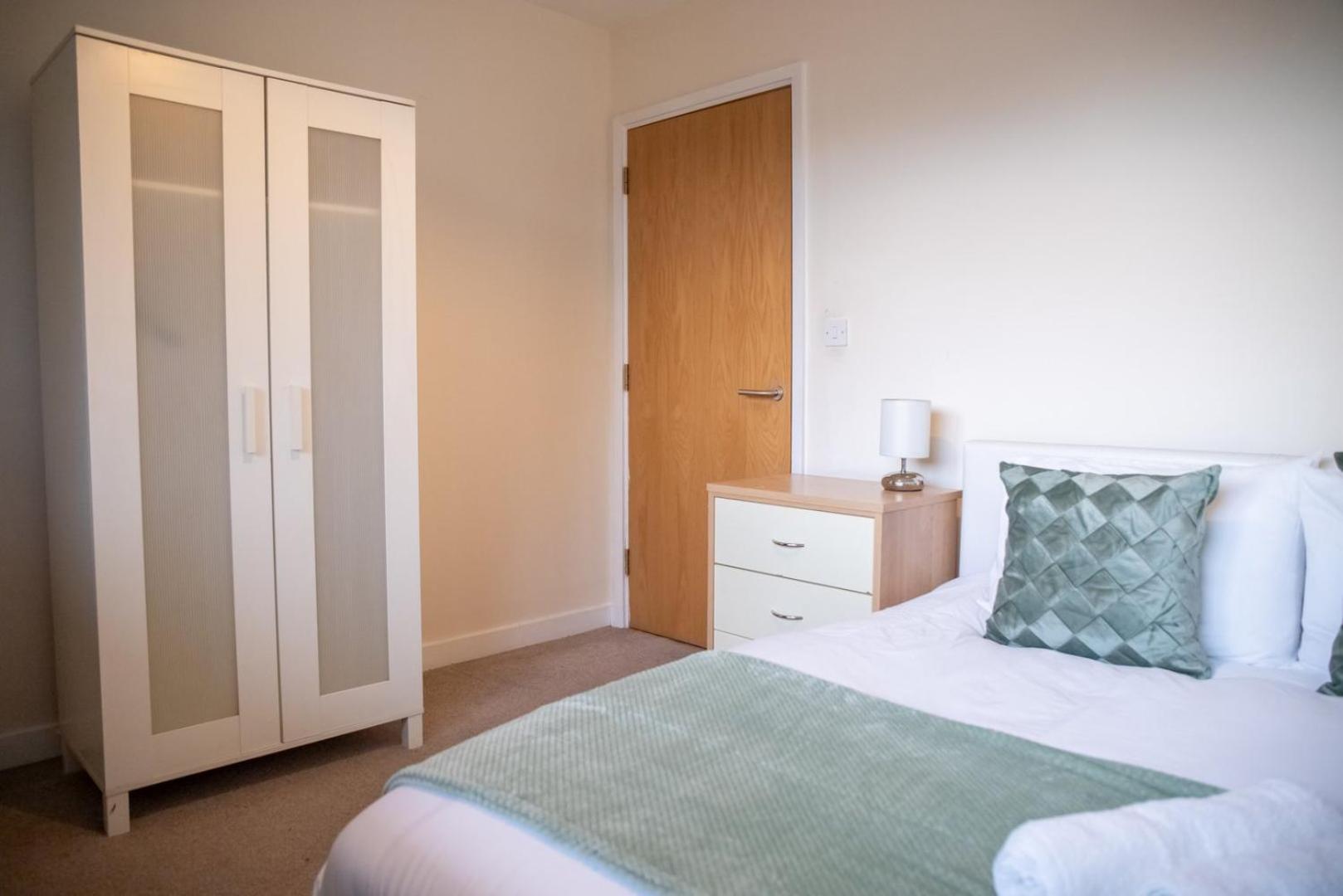 Leeds Vibrant 2 Bedroom Sleeps 4 外观 照片